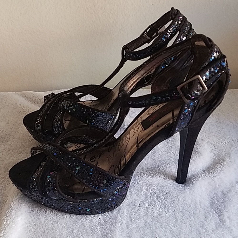 Hi Heels - Picture 2 of 3